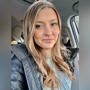 Meet your Posher, Caitlin